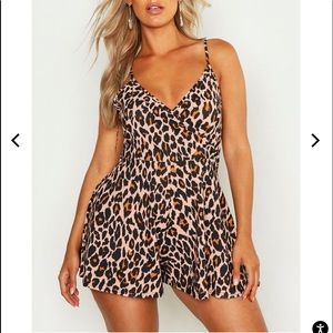 Boohoo Leopard print sing romper size 1x